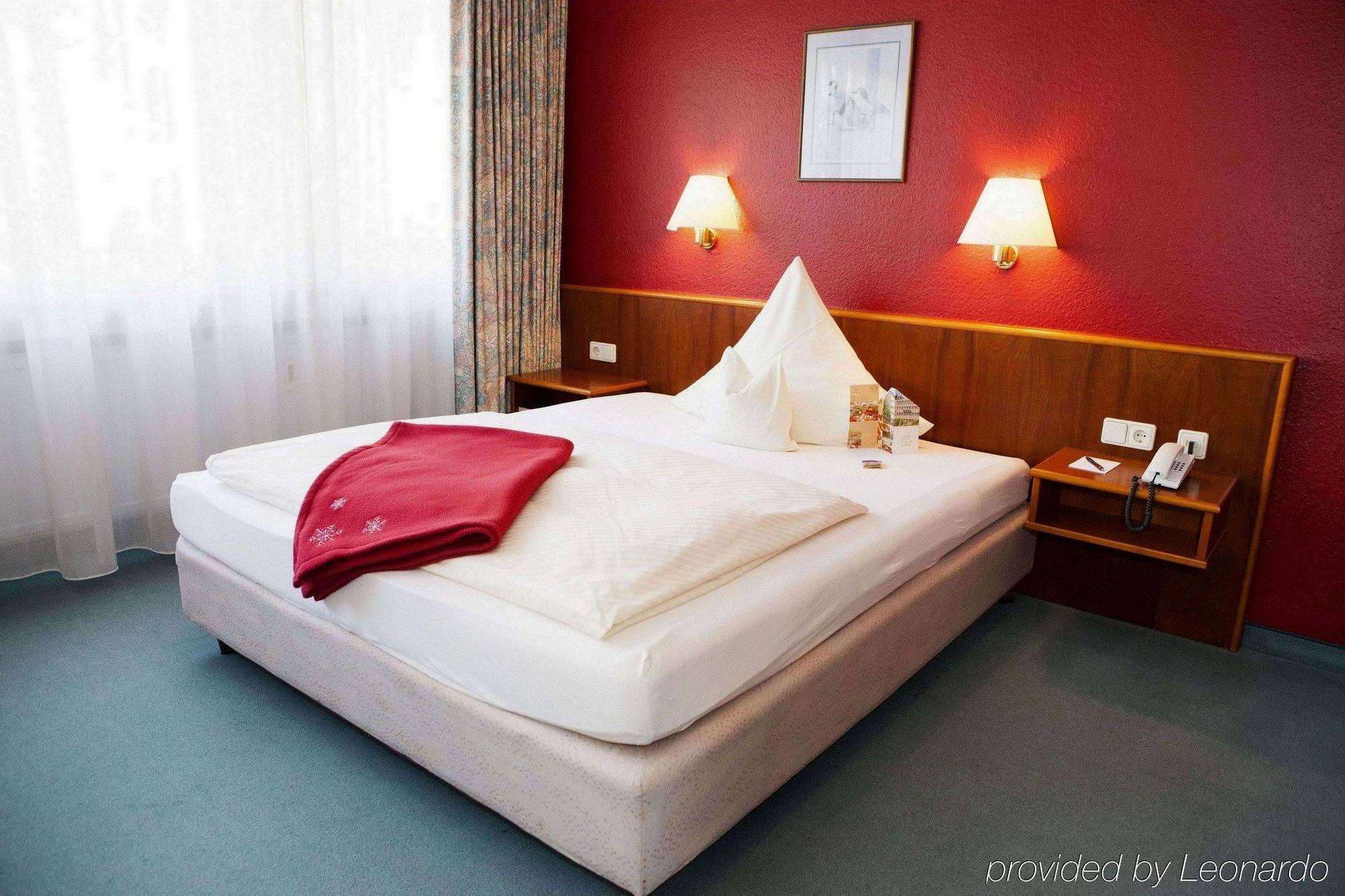Hotel Am Düsseldorfer Platz Ratingen Exterior foto