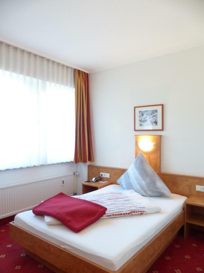 Hotel Am Düsseldorfer Platz Ratingen Exterior foto